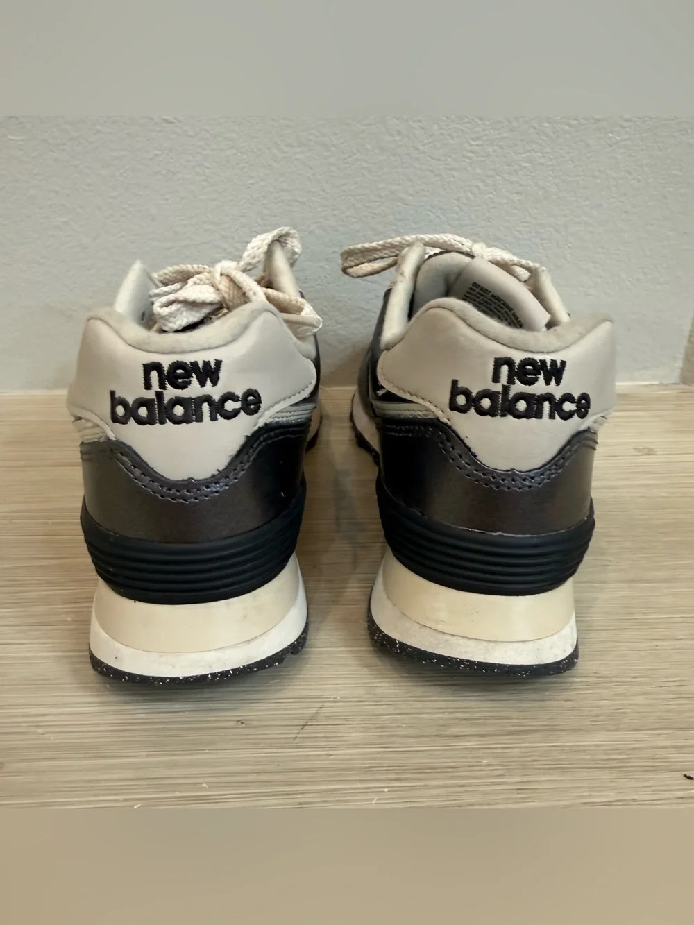 New Balance women’s Metallic Gray and Cream Low-Top Sneakers size 7